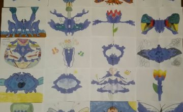 Lekcja kleksografii i przędzenia liter w klasie czwartej a i czwartej b