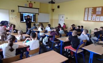 Bezpieczeństwo Uczniów w Sieci: Profilaktyczne Spotkanie w ZSP nr 1 w Oleśnicy