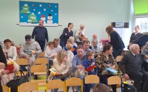 Występ dzieci z grupy i Motylki dla babci i dziadka (2)