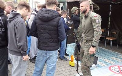 Służba i bezpieczeństwo w praktyce  (12)