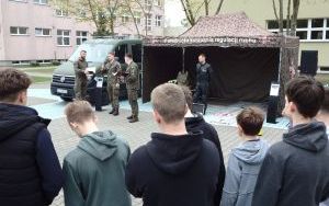 Służba i bezpieczeństwo w praktyce  (11)