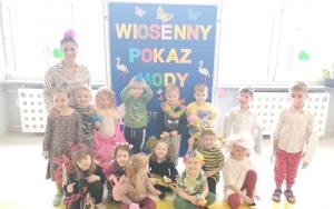 Wiosenny pokaz mody w przedszkolu (11)