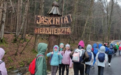 19 kwietnia klasy 2b i 2c zwiedziły Jaskinię Niedźwiedzią (12)